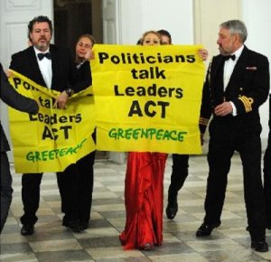 Los de Greenpeace de reivindicacion politica en una fiesta. Acabaron en el trullo