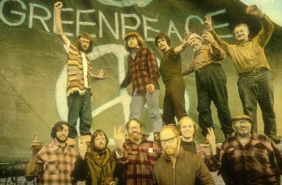 Barbas, melenas, cuadros, chalecos, V de la victoria. Aqui los fundadores de Greenpeace en Canada 1971