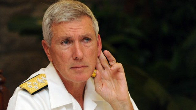 El Almirante Locklear que parece que escucha más de lo que parece