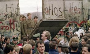 La caída del muro de Berlin dejaba desnuda a la Unión Soviçetica. Se acababa el siglo XX y la aventura comunista
